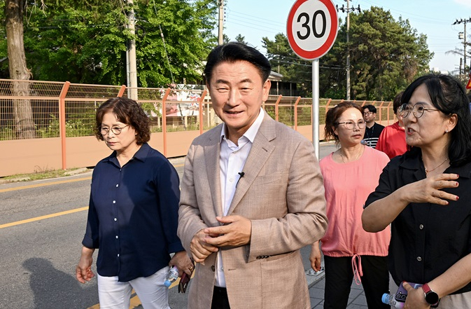1.시민소통담당관(의정부시, 닫힌 공간을 열어 시민의 품으로)8-CRC 개방2주년 행사.JPG
