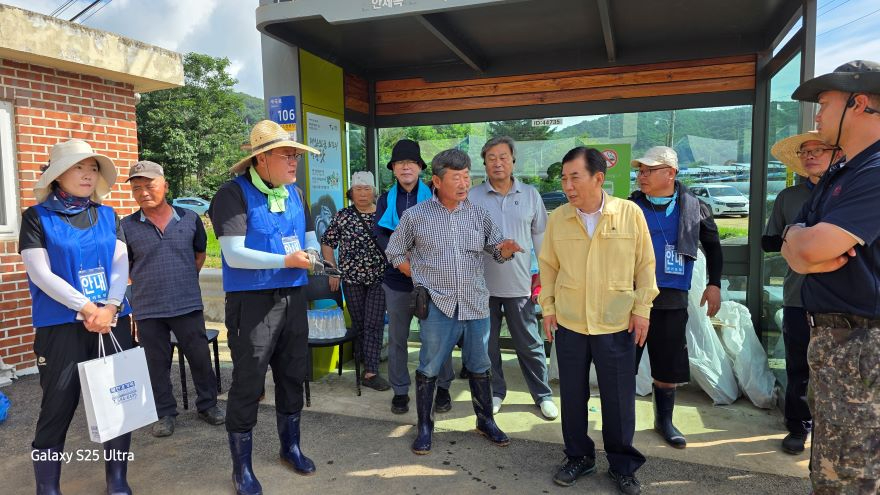 박윤국.신상리 이장.jpg