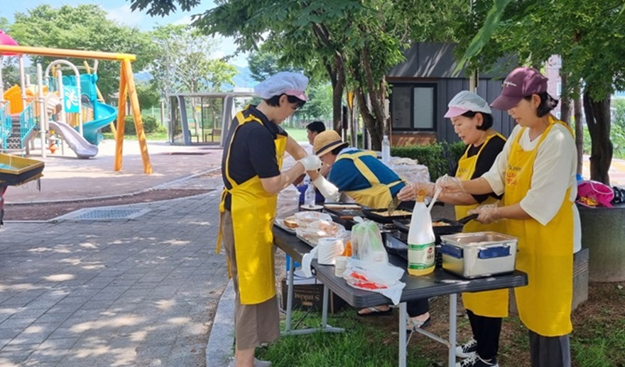 [포맷변환]4-2 포천시 대한적십자사 영북봉사회, ‘사랑의 토스트’ 나눔 활동.jpg