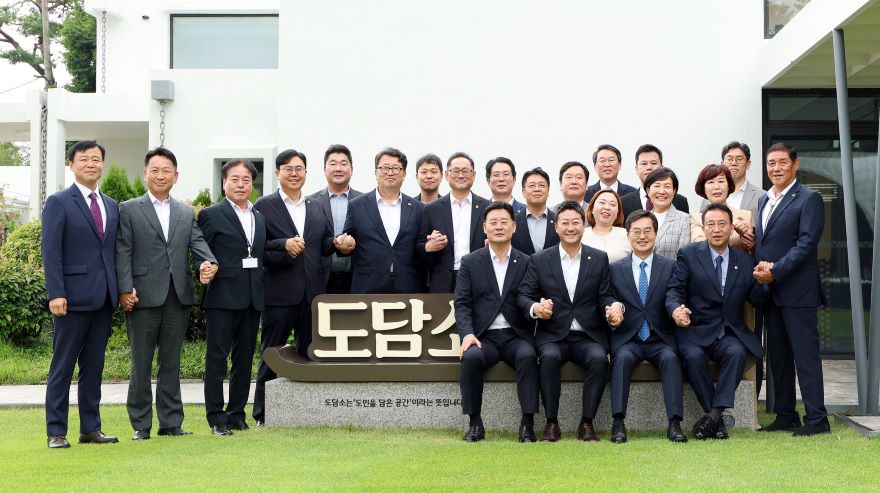 경기도의회여야정협치위.jpg