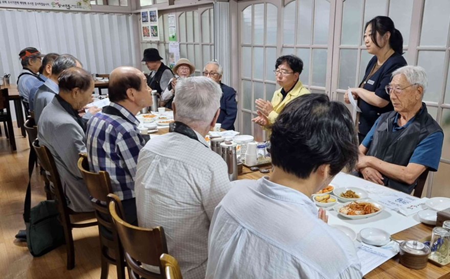 (나)가평군, 광복 80주년 맞아 독립유공자와 간담회.jpg
