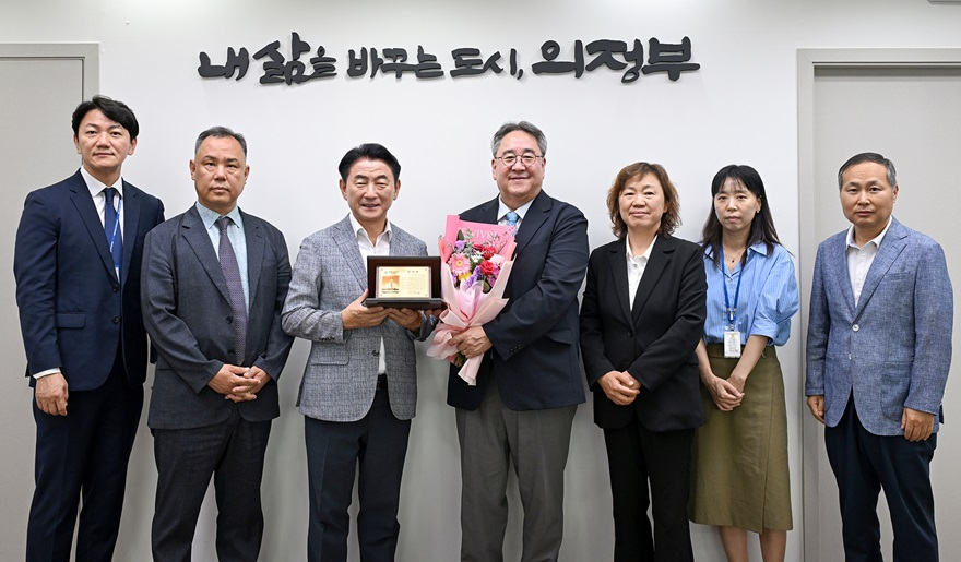 1.보건정책과(의정부시, 한창희 전 의정부성모병원장에 감사패 수여)2.JPG