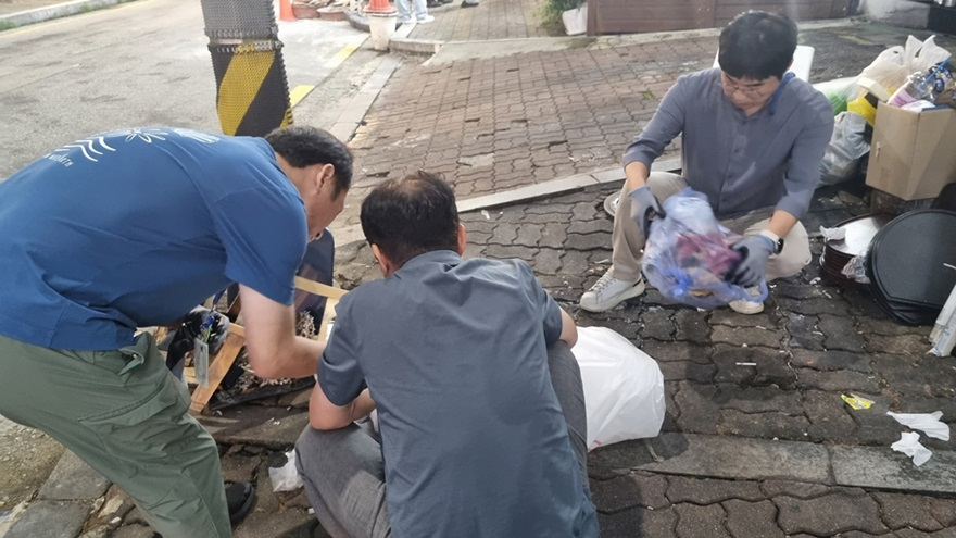 4.자원순환과(의정부시, 폐기물 불법 무단투기 합동 야간단속 실시…쾌적한 도시환경 조성 박차)2.jpg