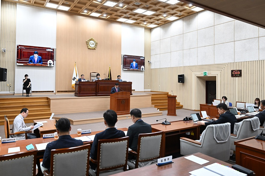 4-2.임시회 사진1.jpg