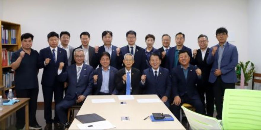 단체사진.jpg