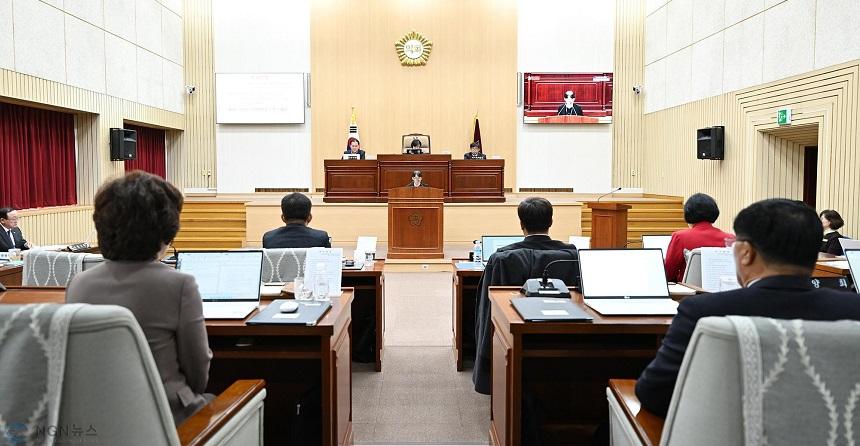 1-2. 제298회 연천군의회 제2차 정례회 사진.jpg