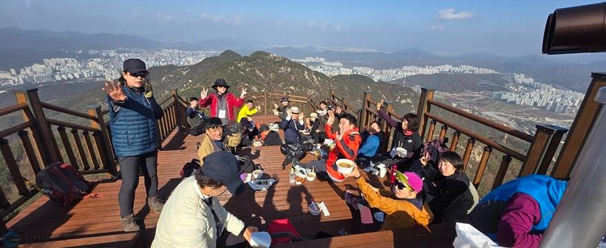 2.녹지산림과(의정부시, 수락산 기차바위 전망대 및 쉼터 조성완료…시민에 전면 개방)1.jpg