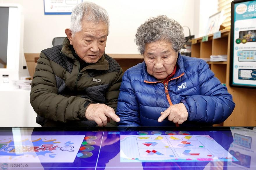 화면의+그림을+맞추고+있는+모습.jpg
