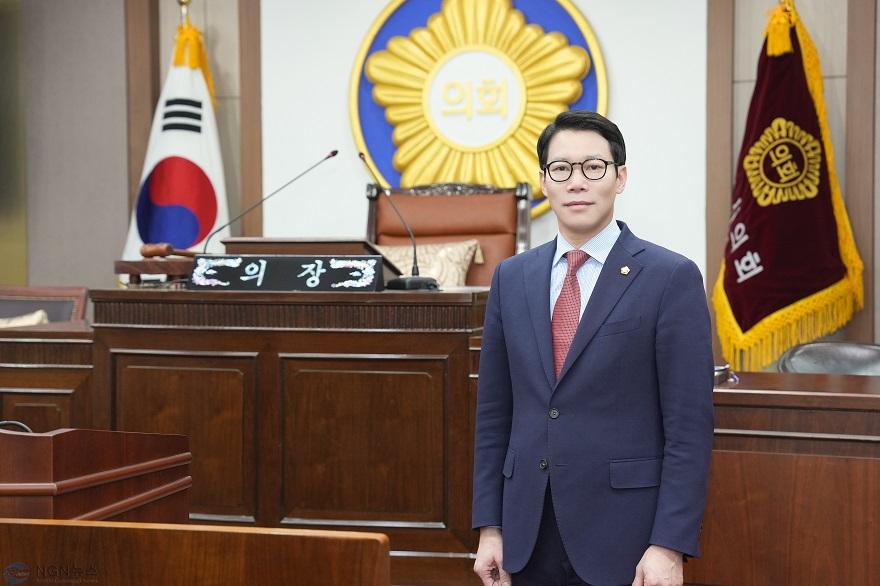 임종훈 의장 회의실_사진.jpg