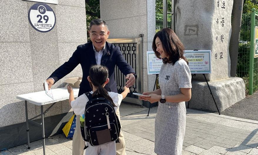 7-1 포천시종합사회복지관, 선단초등학교 ‘교육복지의 날-복지실에 놀러와!’ 등교맞이 행사 협력.jpeg