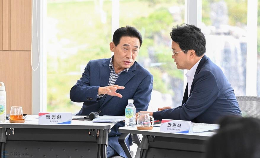 1-3 포천시 안민석 경기도교육감 당선인과 포천교육 미래 논의.jpg