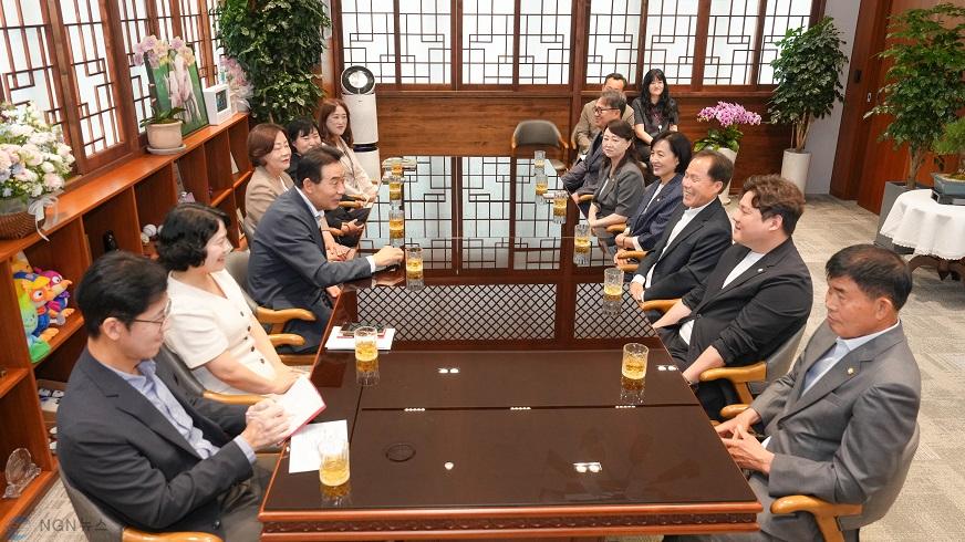 포천시의회  제7대 의회 출범 맞아 주요 유관기관 방문(1).jpg