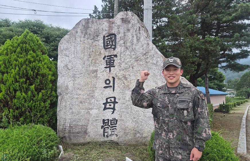 1. 수기사 김인호 대위가 힘찬 파이팅을 하고 있다.(사진제공 = 대위 전시은).jpg