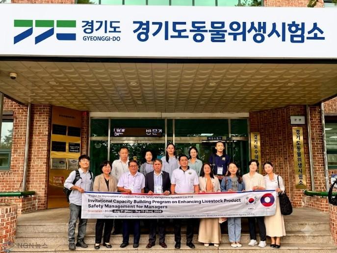 단체사진(라오스방문).jpg