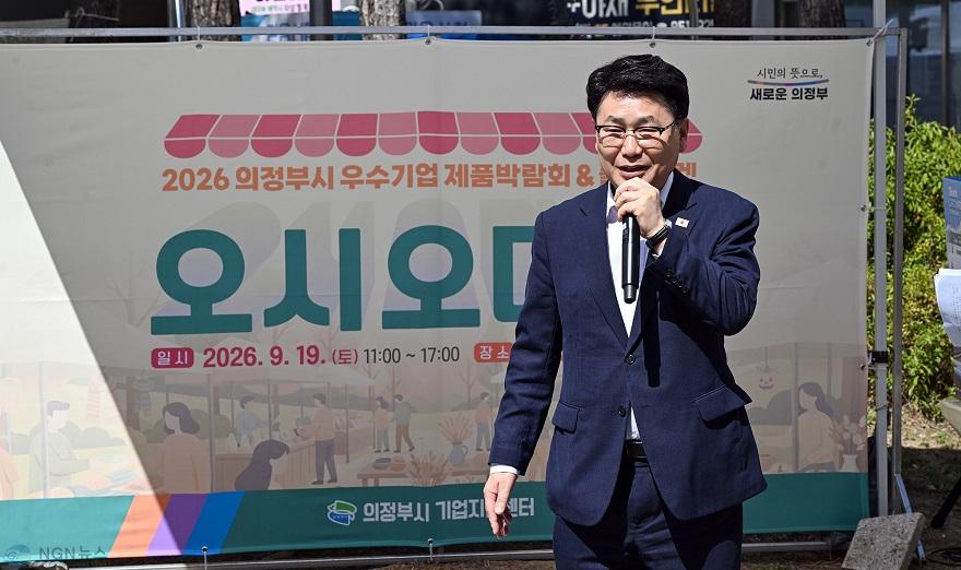 사본 - 1.기업투자유치과(김원기 시장, 지역 우수기업 판로 확대 힘 싣는다…‘우수기업 박람회‧플리마켓’ 현장 방문)3.jpg