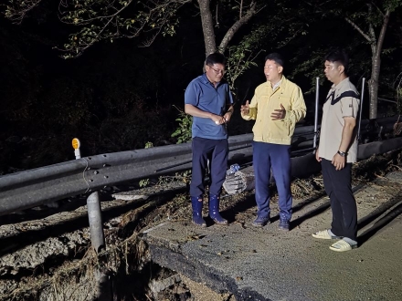 가평군, 집중호우 피해 도로 야간까지 복구 총력