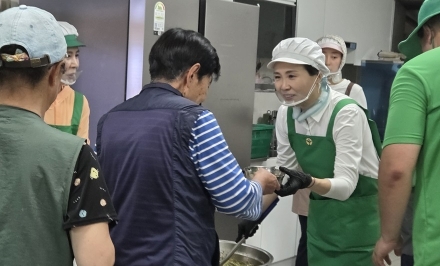 김혜경 여사, 가평서 조용한 수해복구 봉사 ‘미담’