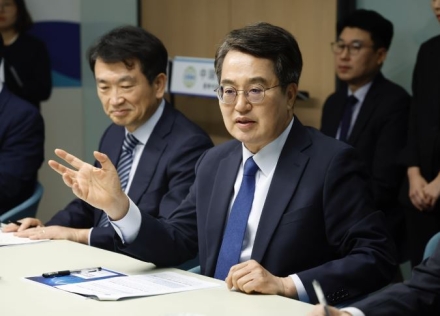 김동연 지사, 캄보디아 파견 ‘경기청년 기후특사단’ 전원 조기 귀국 지시