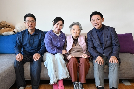 “100세 어르신께 지역의 존경을”…의정부시, 올해 세 번째 생신 축하 행사 열어
