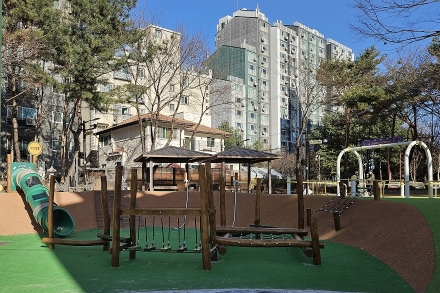 의정부시, 주민 제안으로 리모델링한 하금오어린이공원 현장 점검
