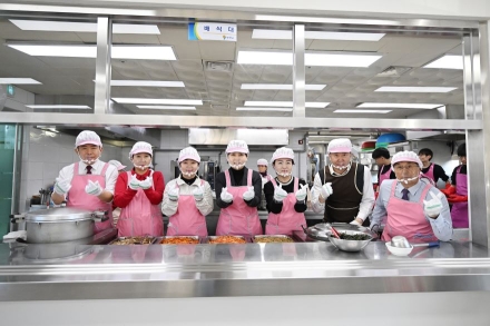 연천군의회, 노인복지관 배식봉사로 2026년 출발