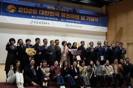 서태원 가평군수 ‘공약 실천’· 대한적십자사 가평군협의회장 원지연 ‘현장 봉사’ 나란히 수상