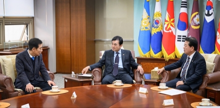 박윤국 전 포천시장, 안규백 국방부 장관과 면담