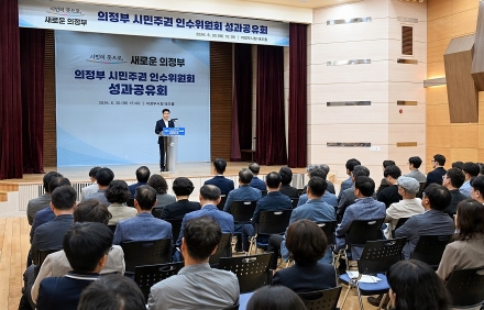 의정부 시민주권 인수위원회, 김원기 당선인에게 민선 9기 정책과제 전달