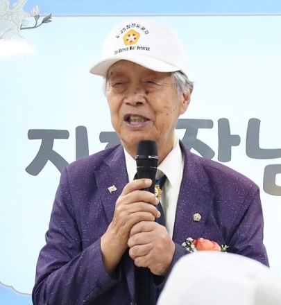 종교 아닌 전우의 문제.. 송진호 회장 “96세 참전유공자에 인간적 배려 필요”