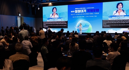 추미애, “기후위기는 자연의 위기이자 사회 불평등을 드러내는 위기. 성장의 이익과 책임을 나누는 기후정의가 필요” 경기도, ‘제8회 청정대기 국제포럼’ 개최