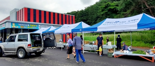 포천시 이동면서 착한 아저씨들 주말장터 열려