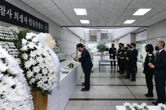 서태원 가평군수, 경기북부청사 ‘이태원 참사’ 합동분향소 조문