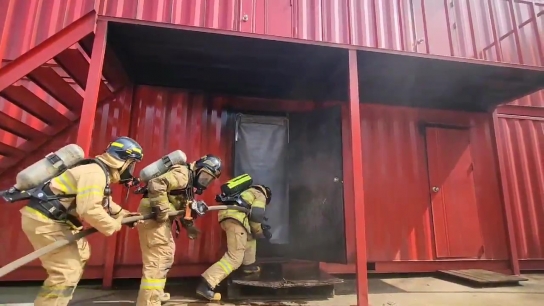 경기소방, 화재진압 시 유독가스 유출 방지 휴대용 연기차단 커튼 개발