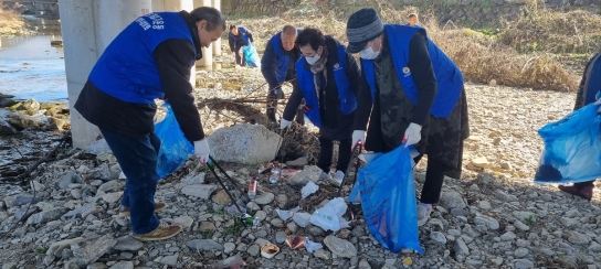 남양주시 진접읍, 바르게살기위원회와 함께 ‘겨울맞이 쓰담데이’ 릴레이 실시