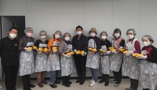 구리시자원봉사센터, 어르신 안부콜센터 자원봉사자  빵 나눔 봉사활동 전개
