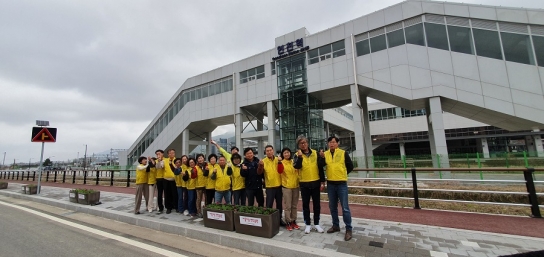 연천읍 주민자치위원회, 연천역 연인공원 꽃심기 행사