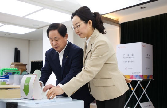 주광덕 남양주시장, 사전투표 참여하며 시민 투표 독려