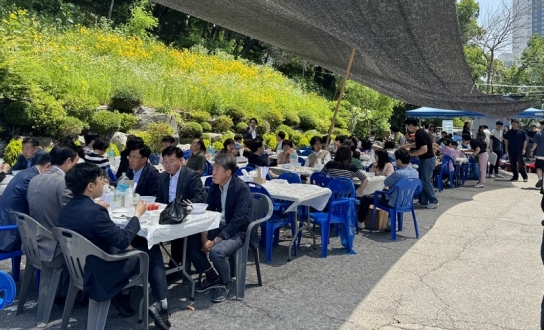 구리시 교문1동, 사랑의 바자회 성황리 개최
