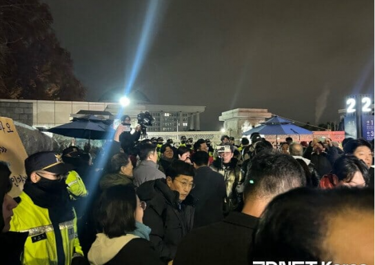 [특보] 계엄사령부, 23시 포고령 발표