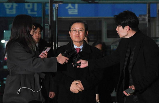 尹측, "대통령 구속기간 도과, 즉시 석방해야…25일 밤 12시에 끝나"