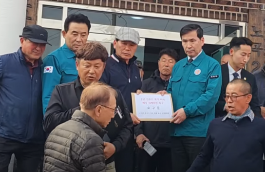 포천 노곡 2리 전투기 폭격 피해 배상 투쟁위원회, 김선호 국방부 장관 직무대행에 '요구서' 전달