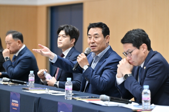 "국가 안보의 대가가 이것이냐"... 포천시, 전투기 오폭 사고 후 강력 대책 촉구 백영현