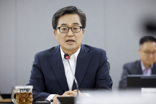 김동연, 5·18 기념일 앞두고 16일 광주광역시 찾아 민주묘지 참배