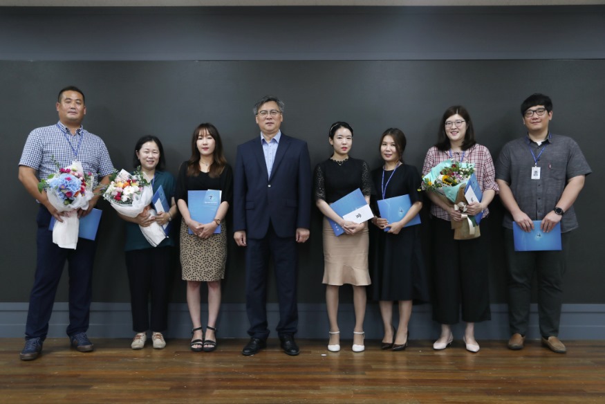 8월중 월례조회 모범공무원 표창.jpg