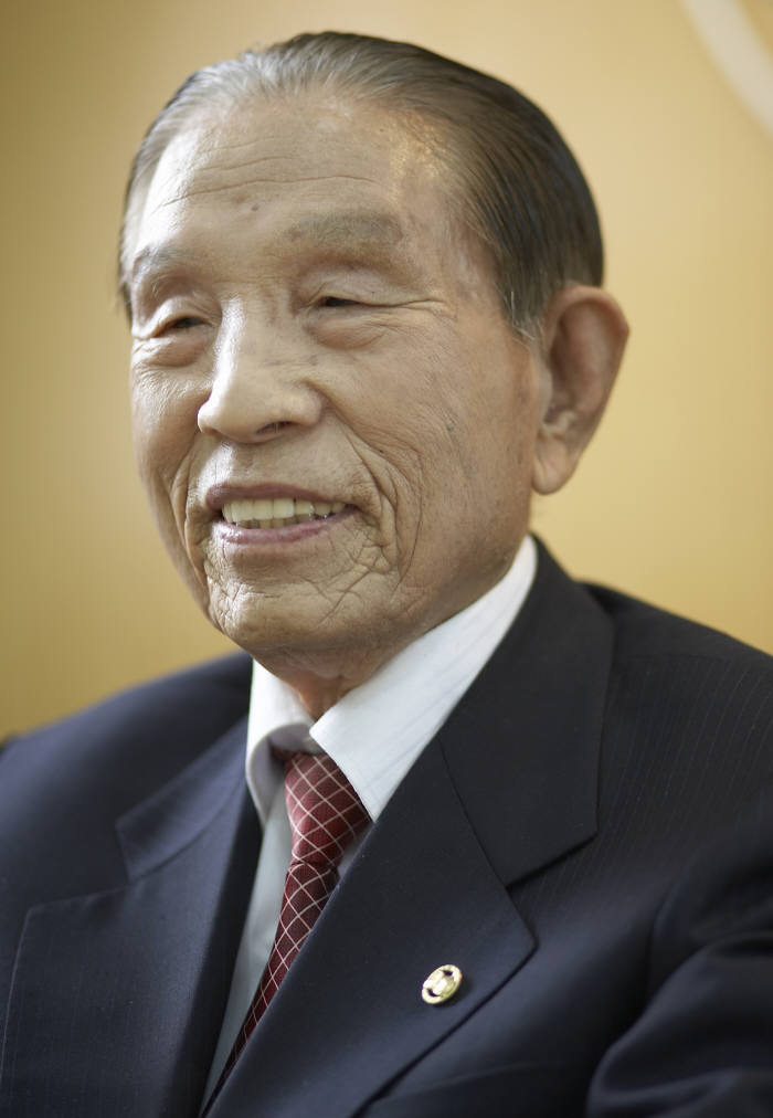 강석규 박사 사진.jpg