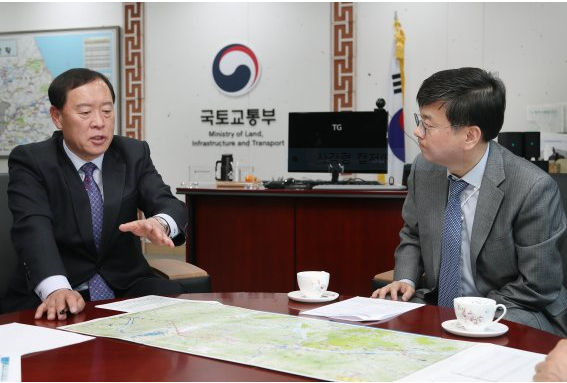 김성기군수 원주청 방문.PNG