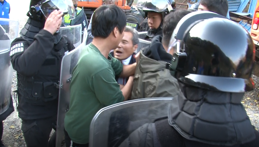 몸싸움 아들합세.PNG