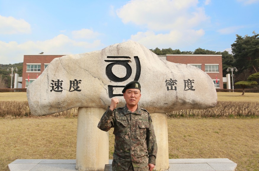10. 335대대 주임원사(원사 김용신).jpg