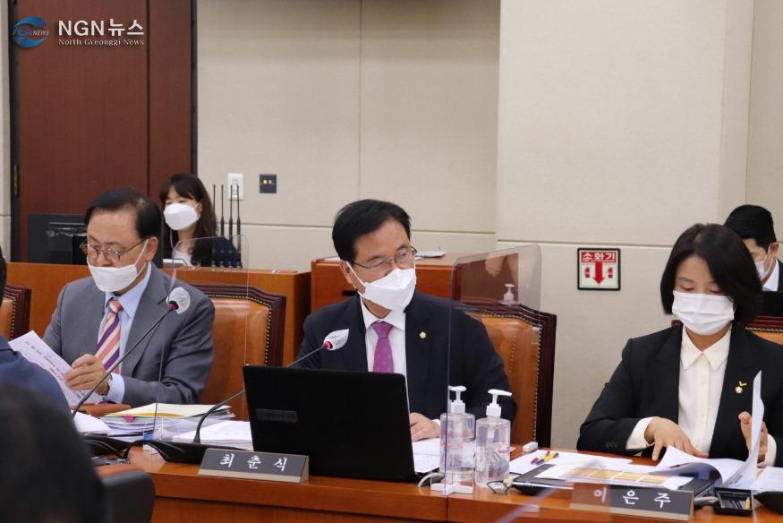 국감질의사진06.jpg