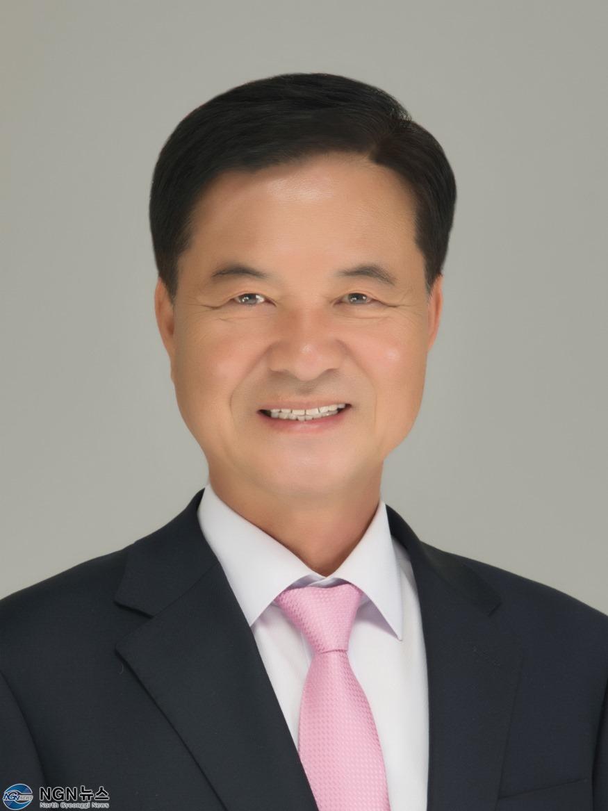 ★최춘식의원님증명사진.jpg